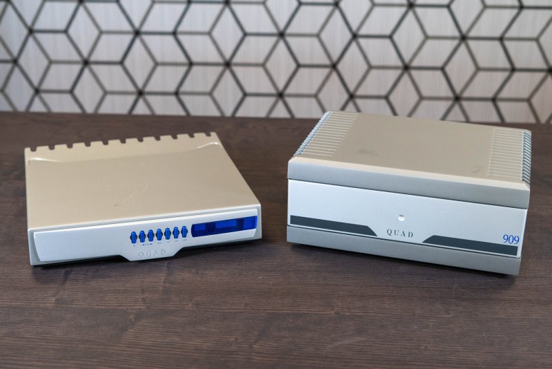 Quad 909 Pre-Amp & Power Amplifier