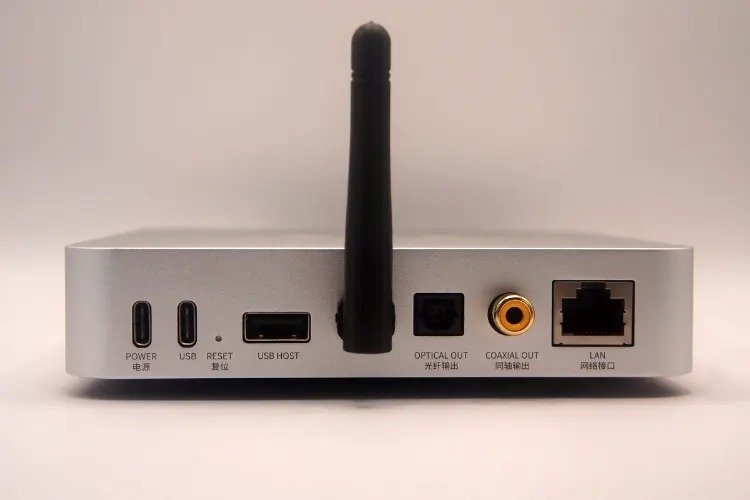 FiiO SR11 rear panel detail