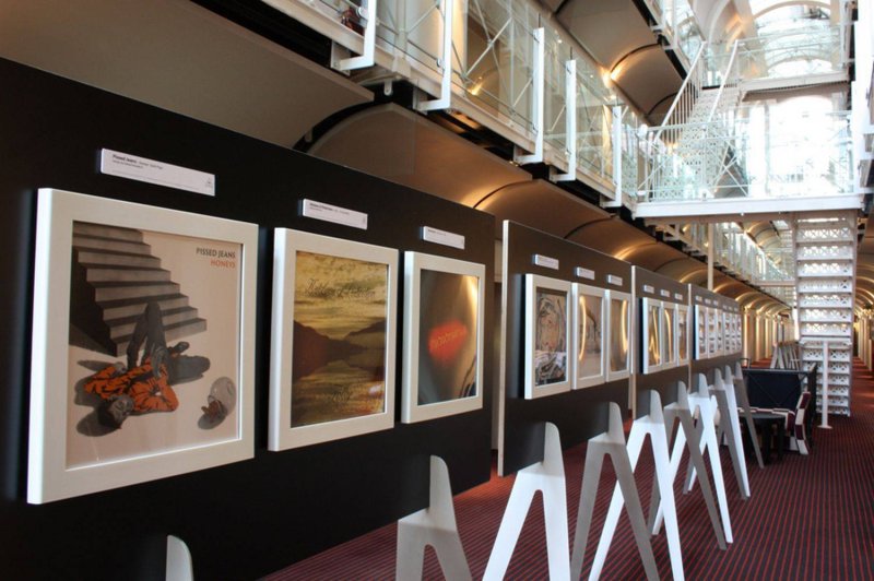 Art Vinyl Play & Display Vinyl Frame White - gallery display
