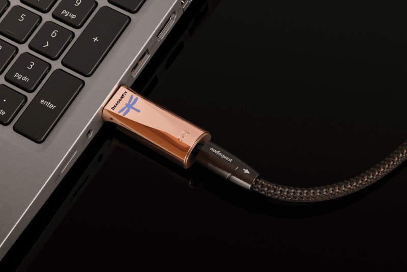 AudioQuest DragonFly Copper connected to a laptop USB port