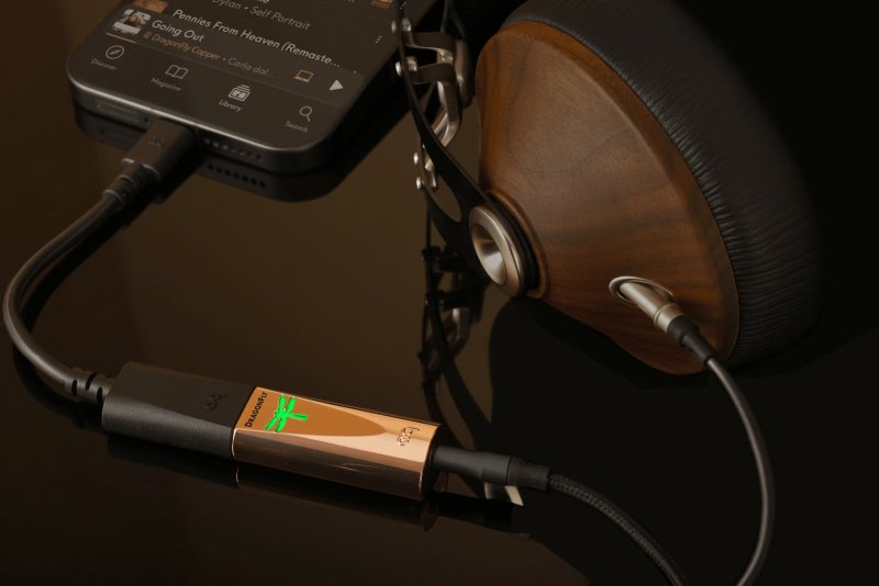 AudioQuest DragonFly Copper connected to a smartphone and headphones