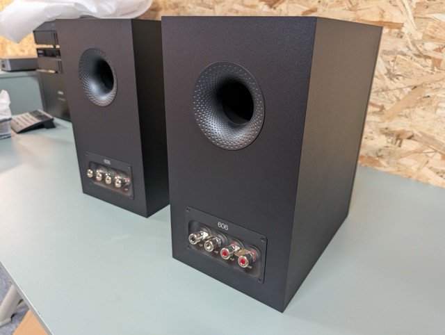 B&W 606 S3 Bookshelf Speakers (Pair) - Black