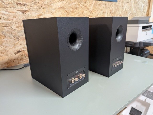B&W 606 S3 Bookshelf Speakers (Pair) - Black