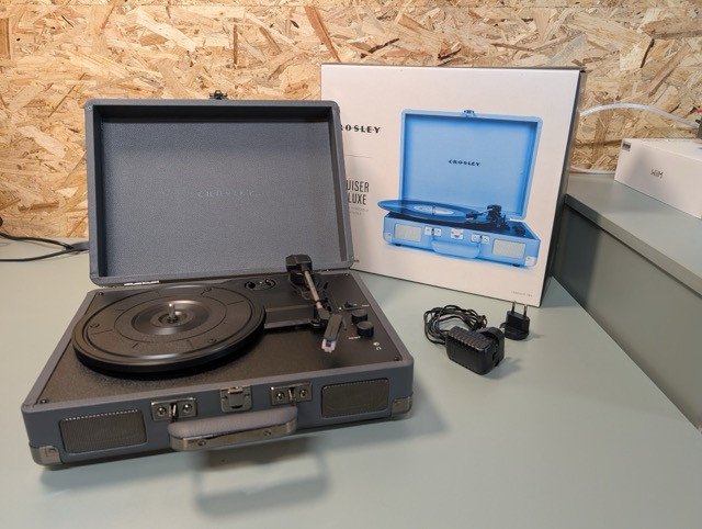 Crosley Cruiser Deluxe Portable Turntable Navy