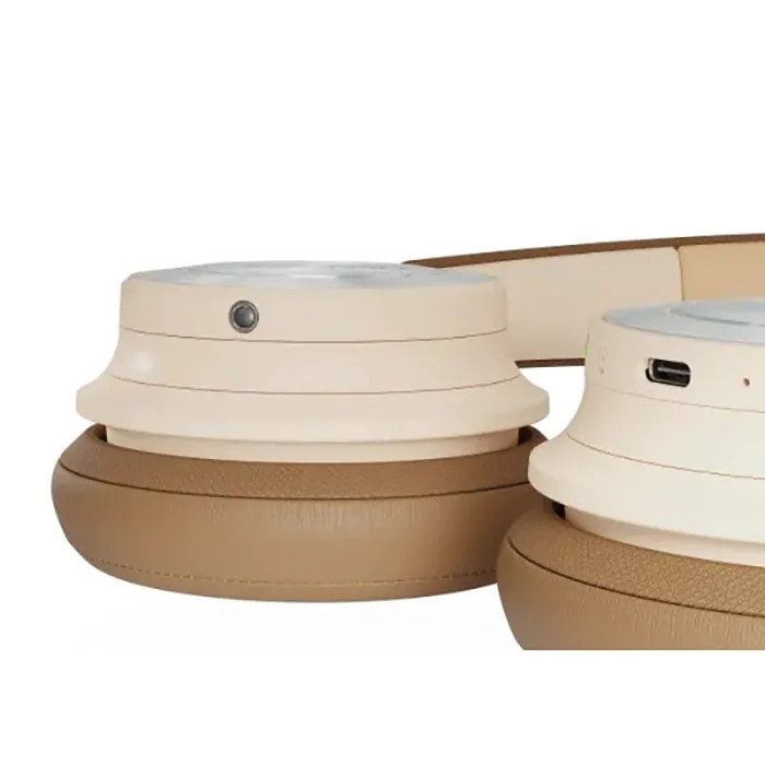 DALI IO-8 Over-Ear Wireless Active Noise Cancelling Headphones Caramel White — connection ports (USB-C and 3.5mm)