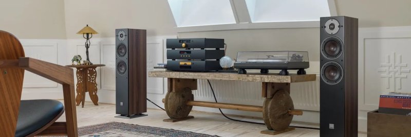 DALI Oberon 5 Floorstanding Speakers Dark Walnut (Pair): lifestyle in listening room
