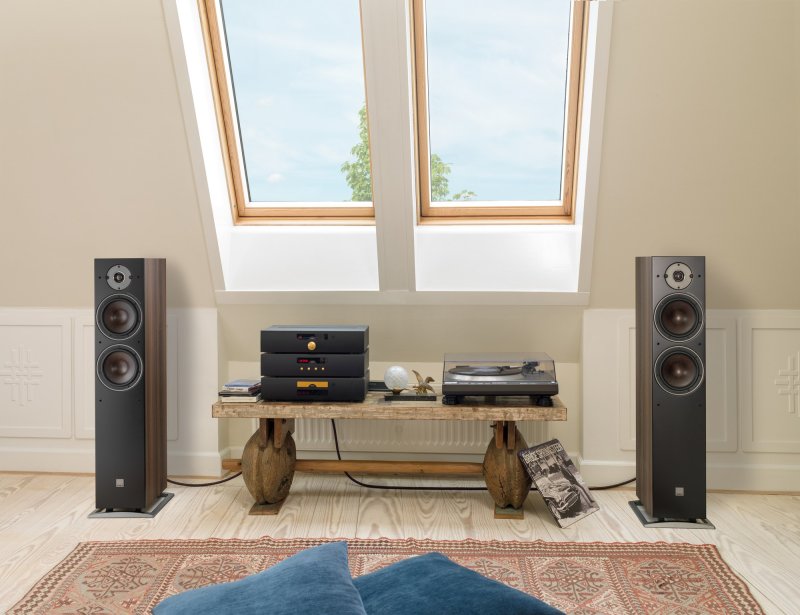 DALI Oberon 7 Floorstanding Speakers Dark Walnut (Pair): pair in hi-fi setup
