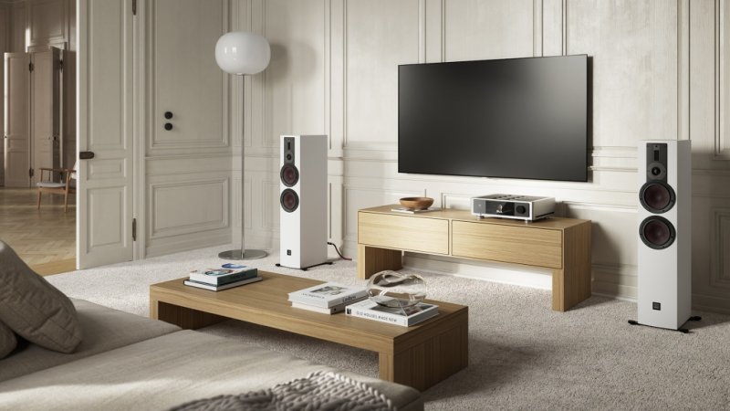 DALI Rubikore 6 High Gloss White in a living room setting