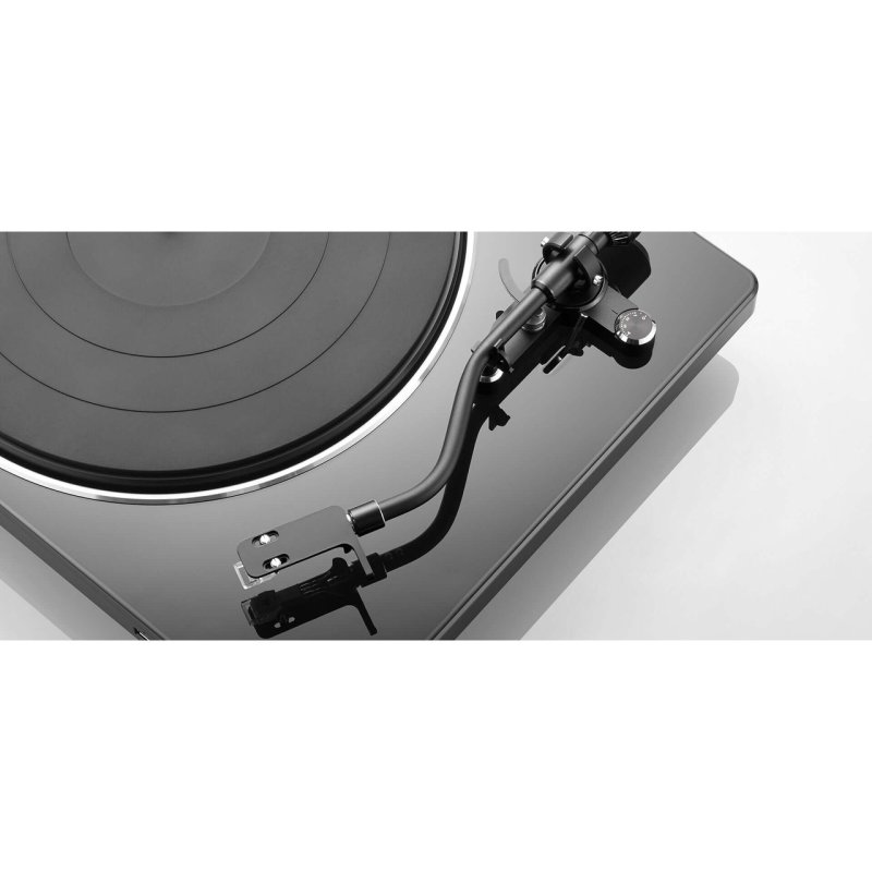 Denon DP-450USB Turntable — tonearm detail