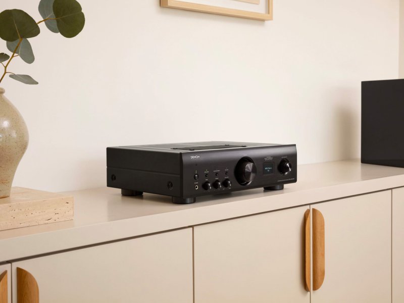 Denon PMA-900HNE Black - Room Setting