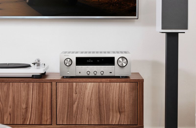 Denon DRA-900H Network Stereo Receiver Silver - Lifestyle