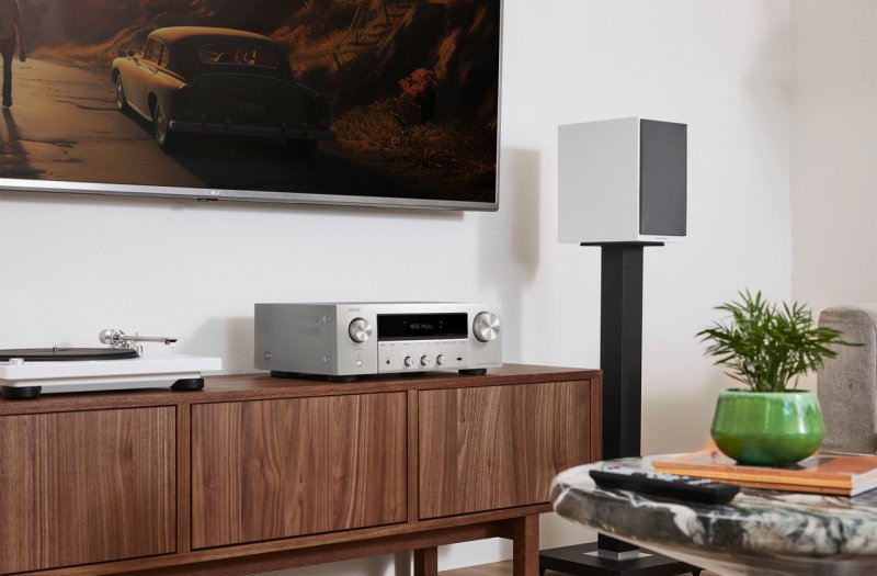 Denon DRA-900H Network Stereo Receiver Silver - Room Setting
