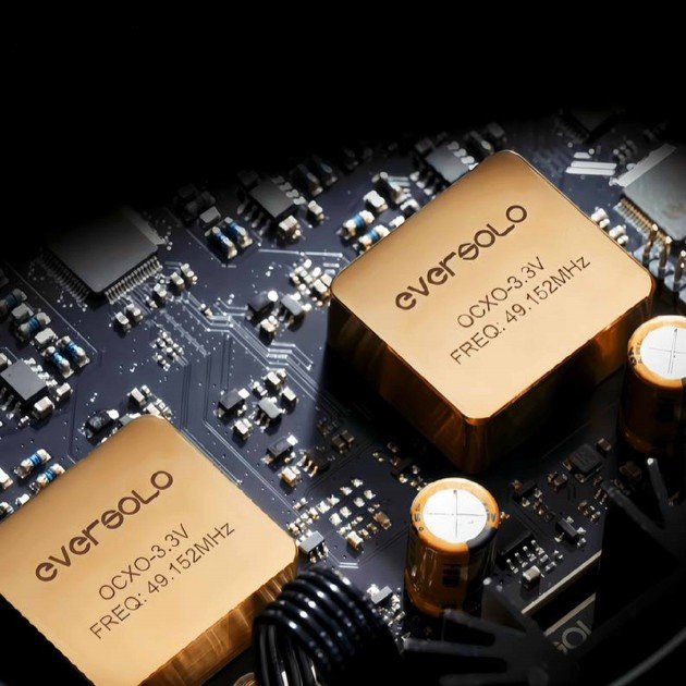 EverSolo DMP-A10 dual OCXO clocks