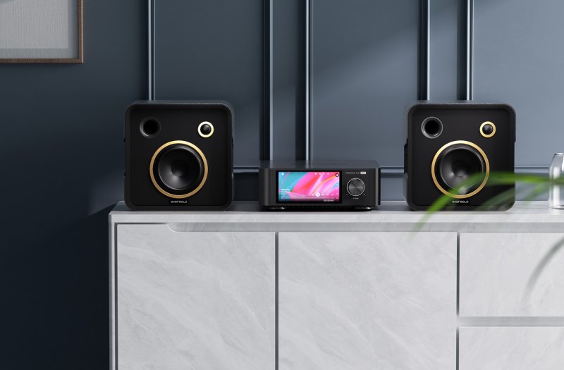 EverSolo PLAY CD Edition in a living room setting