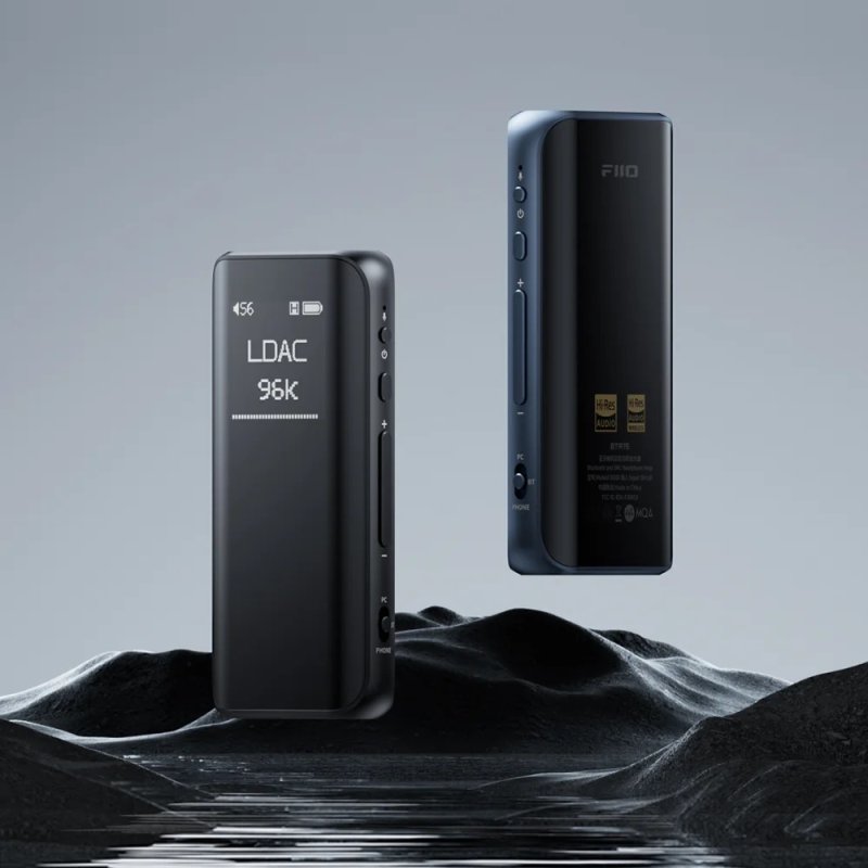 FiiO BTR15 Blue and Black - front and rear view