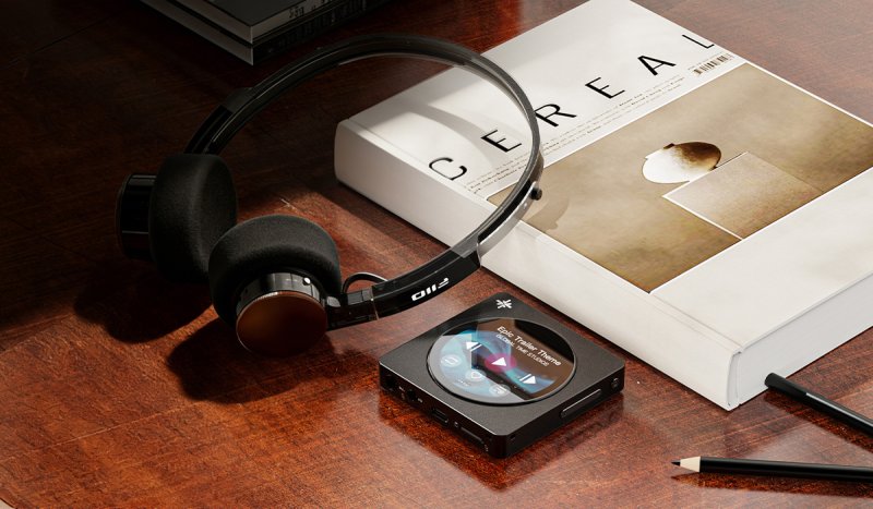 FiiO EH11 Transparent Black - Lifestyle