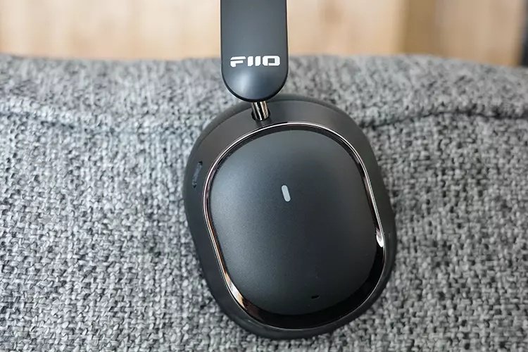 FiiO EH13 Black - ear cup detail