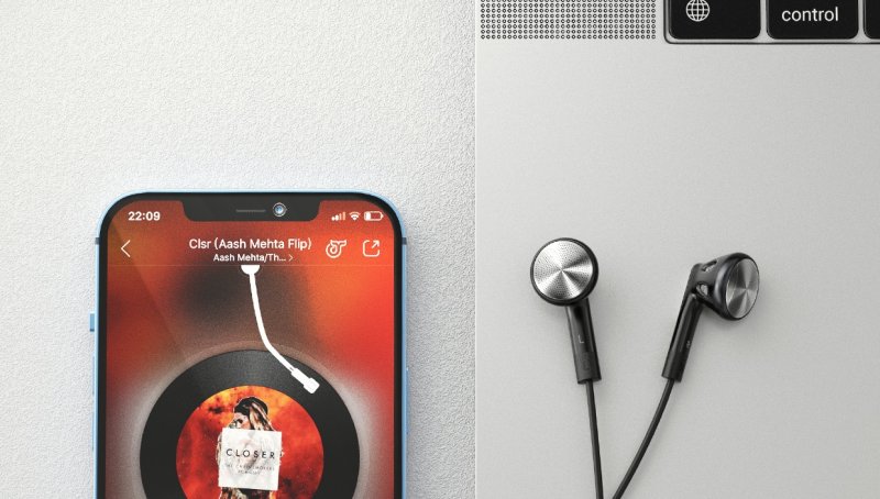 FiiO FF1 Obsidian Black with Smartphone