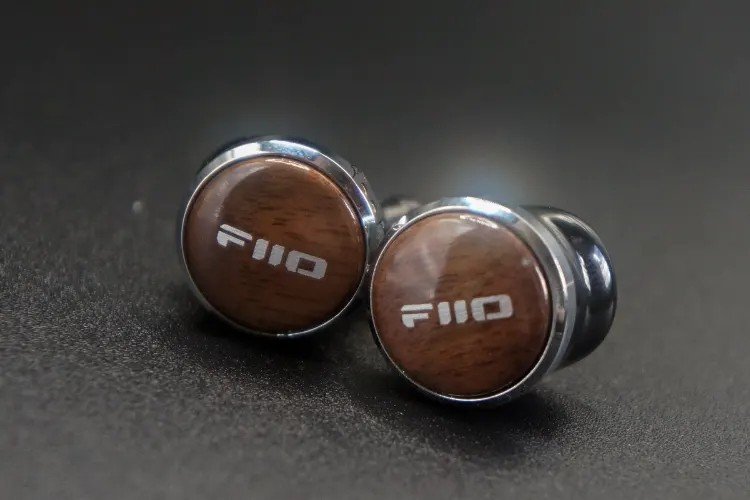 FiiO FP3 Black Walnut - shells detail