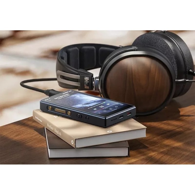 FiiO M21 Digital Audio Player Black - Lifestyle