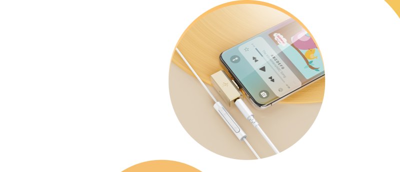 FiiO Tiny B Gold - Lifestyle