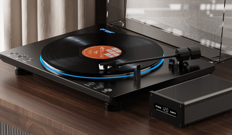 FiiO TT13 Turntable with Bluetooth - Black - in situ with FiiO amplifier