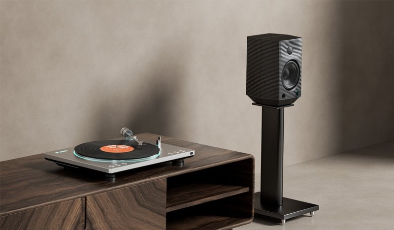 FiiO TT13 Turntable with Bluetooth - Silver - lifestyle with speaker