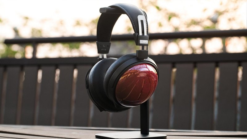 FiiO FT13 Headphones Natural – Lifestyle