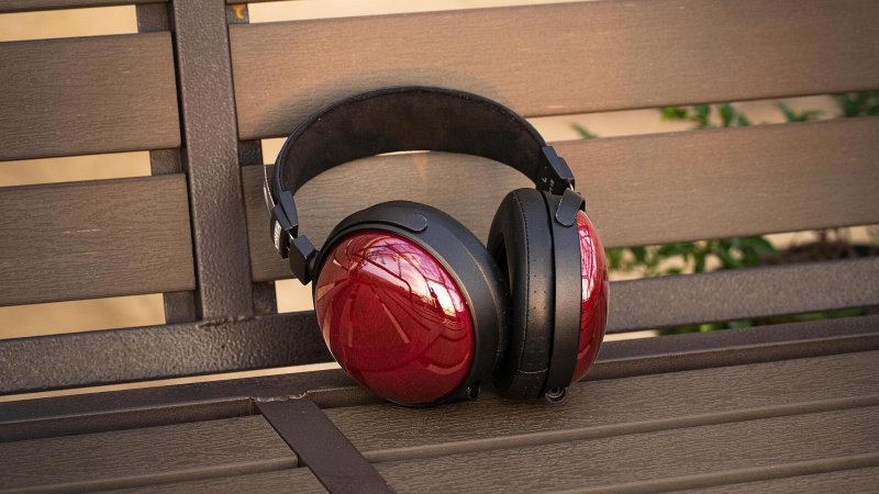 FiiO FT13 Headphones Natural – On Stand