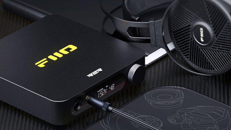 FiiO K11 R2R Black - Lifestyle