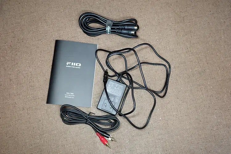 FiiO SA1 Desktop Active Speaker - accessories and cables