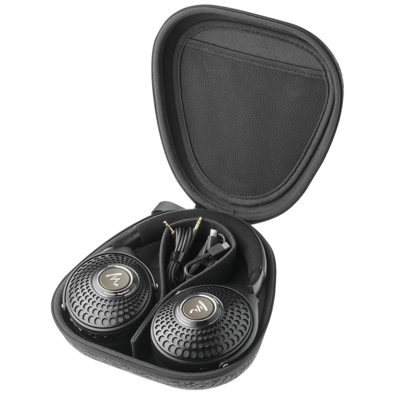 Focal Bathys Deep Black with carry case and cables