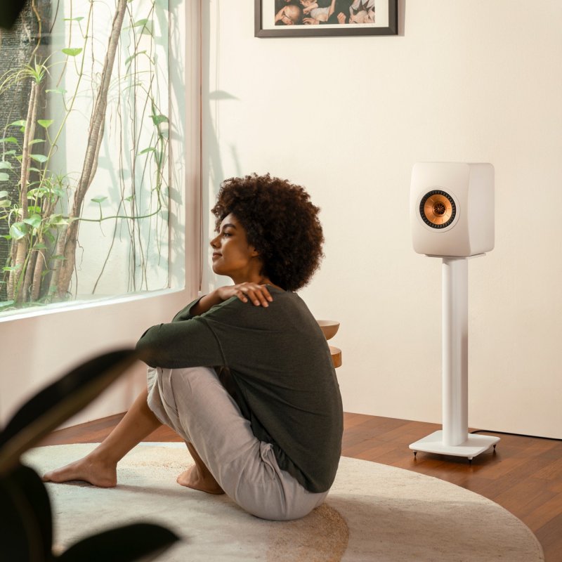 KEF LS50 Wireless II Mineral White — lifestyle