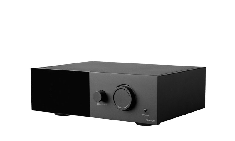 Lyngdorf TDAI-1120 Streaming Integrated Amplifier angle view
