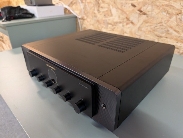Marantz MODEL 30 2.2 Channel Integrated Amplifier - Black