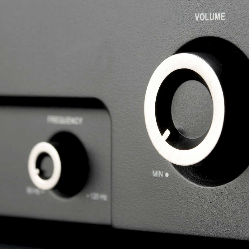 Monitor Audio IWA-250 volume and frequency controls