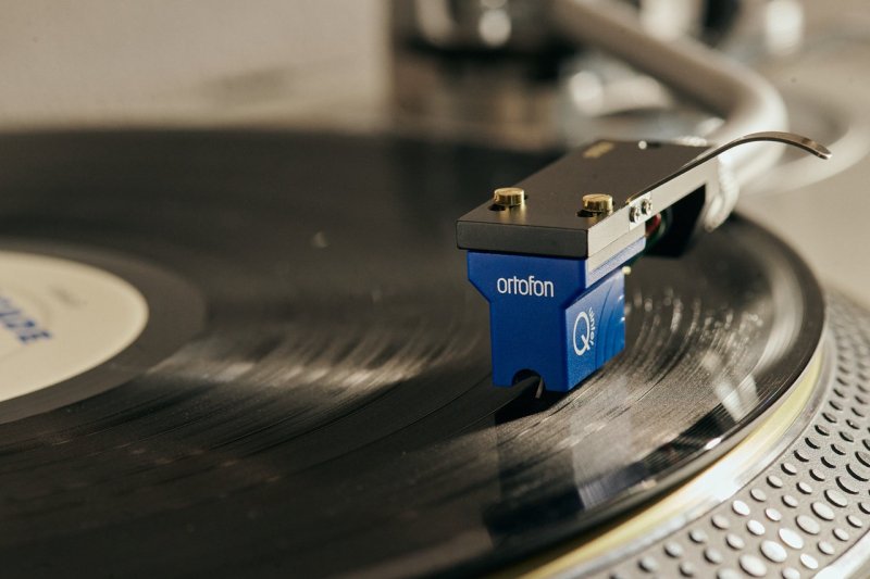 Ortofon Quintet Blue Moving Coil Cartridge — lifestyle