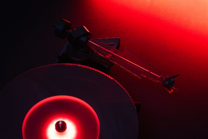 Pro-Ject AC/DC Turntable Black - tonearm detail