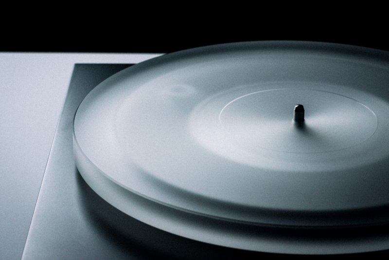 Pro-Ject Acryl It A installed on turntable