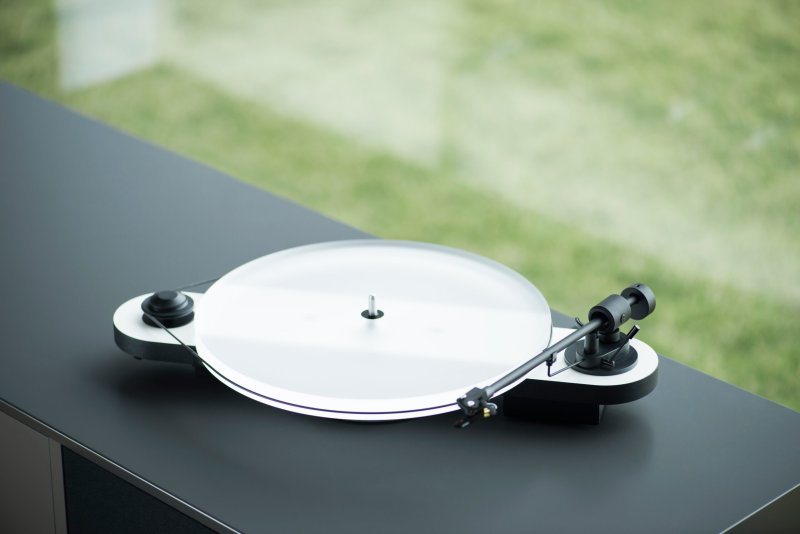 Pro-Ject Acryl It E installed on Elemental turntable