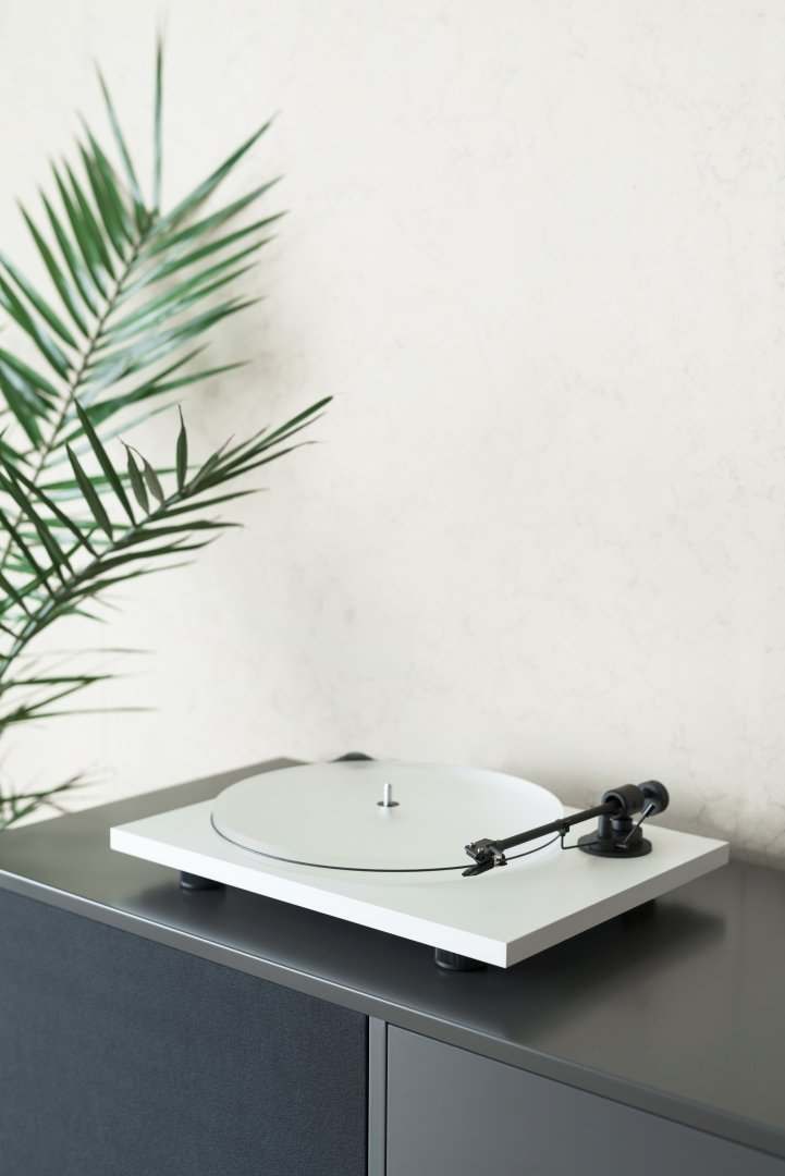 Pro-Ject Acryl It E installed on Primary E turntable