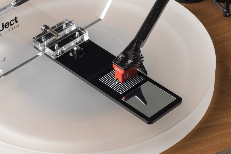 Pro-Ject Align It PRO alignment detail with cartridge