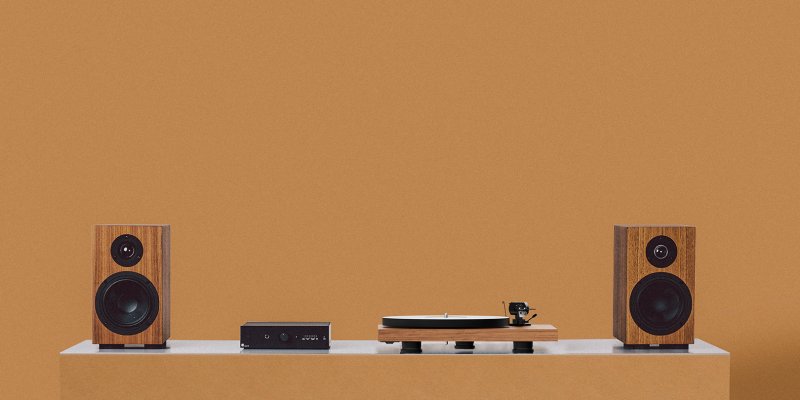 Pro-Ject Colourful Audio System 2 Walnut — lifestyle