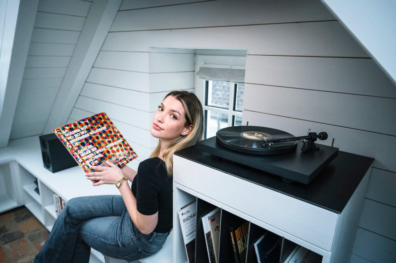 Pro-Ject Colourful Audio System E in use