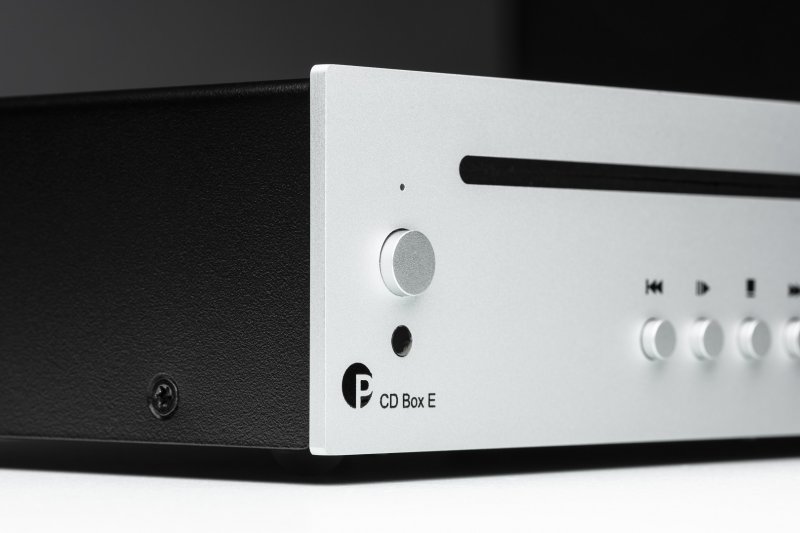 Pro-Ject CD Box E Silver - front panel detail