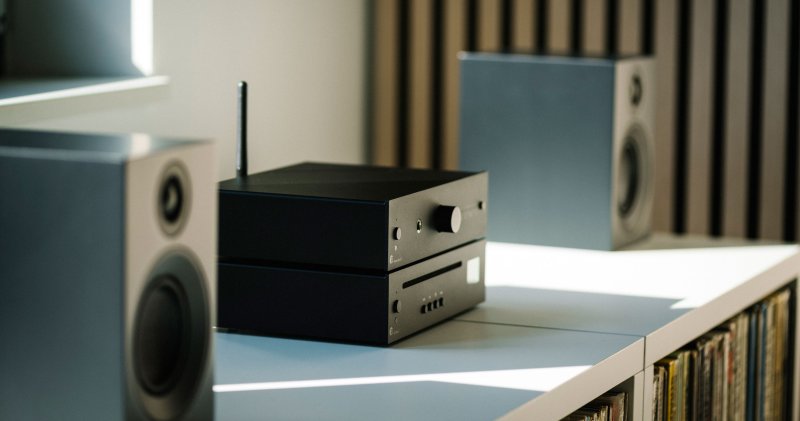 Pro-Ject CD SET E Black — lifestyle shot