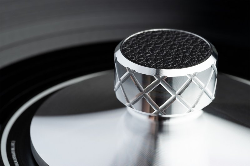 Pro-Ject Clamp It diamond-cut finish detail