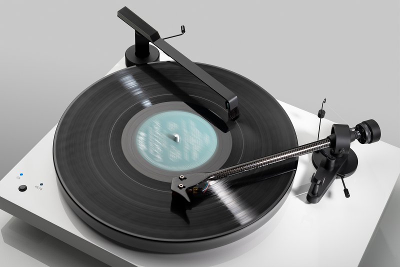 Pro-Ject Sweep it S2 Black on turntable with vinyl