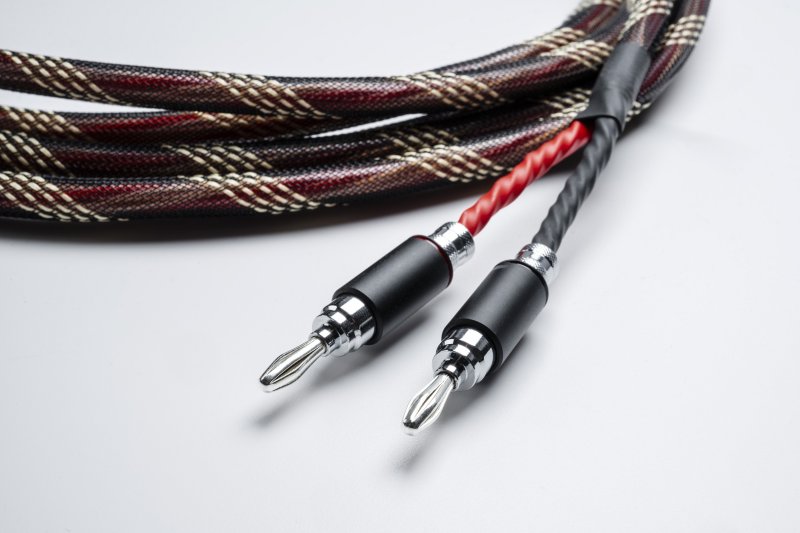 Pro-Ject Connect it LS DS cable braid and banana plug detail