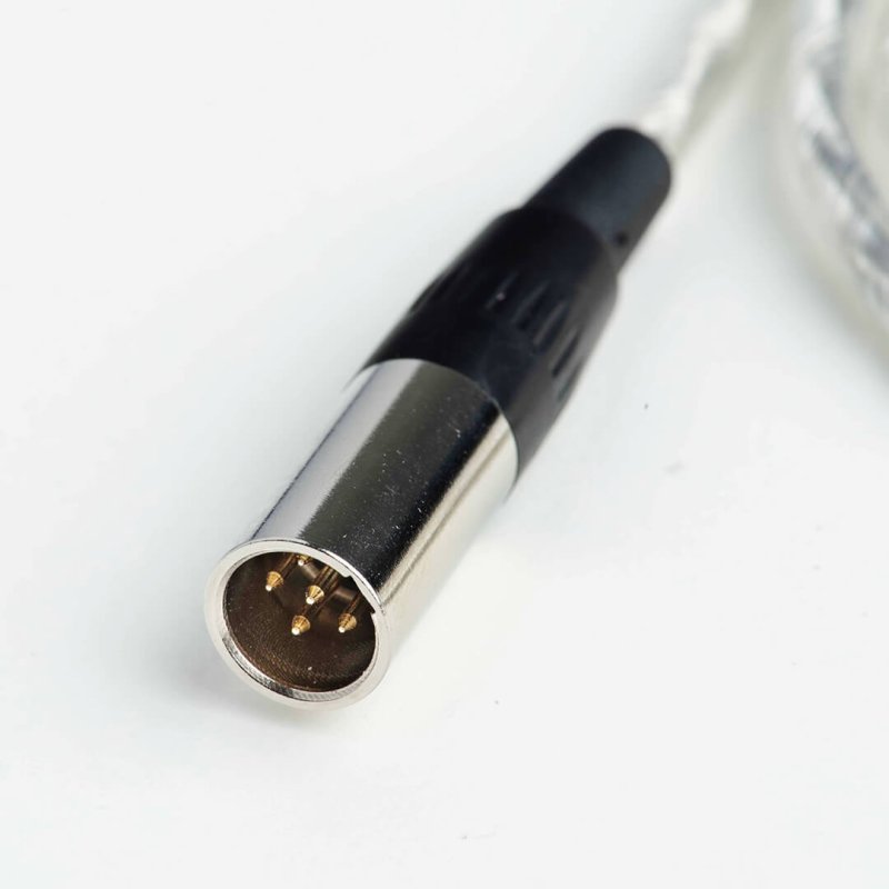 Pro-Ject Connect it E MiniXLR connector close-up gold pins